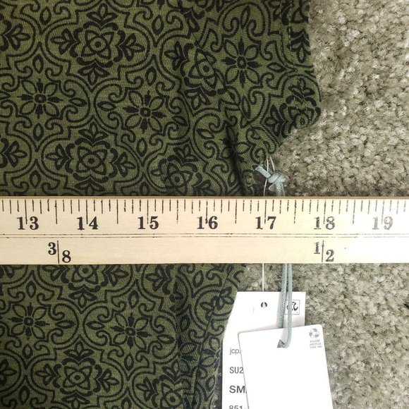 NWT Liz Claiborne Shirt Small S Womens Green Short Sleeve V Neck Cotton Top - Picture 7 of 10